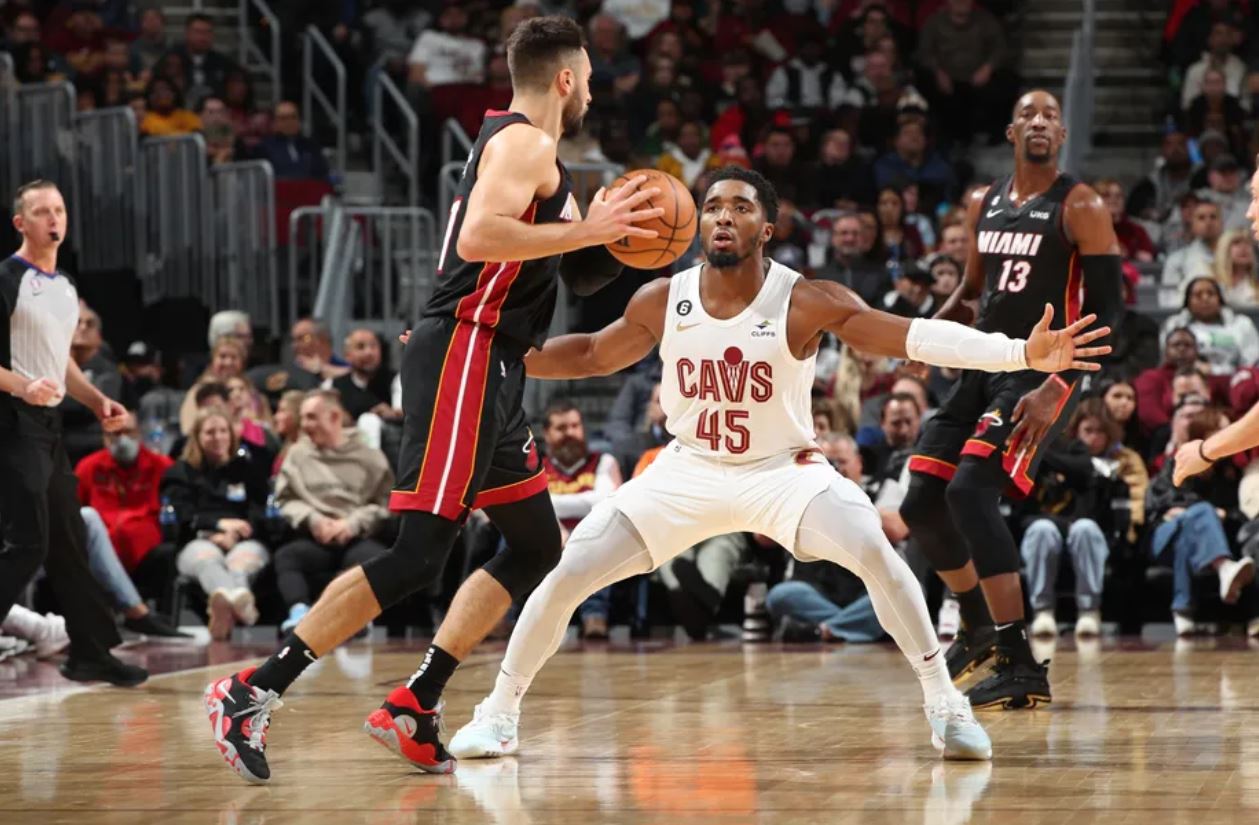 奠定了坚实 奠定了坚实